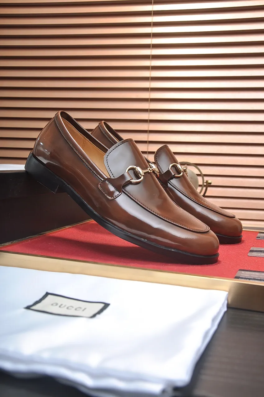Factory price 540💶Italian top luxury men's shoe giant (GUCCI) (Gucci) (full cowhide lining) new arrival🍃Original European style🔰 Pleasant to the eye😍In order to make the shoes more durable and non-deformable🌀The production continues to follow traditional methods but there is still no lack of innovation💪The original sheepskin is chosen for the leather♻️Smooth, natural and exceptionally bright⭐Made of imported cowhide The rich man’s first choice 38-45 (45 customized)